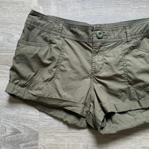 Y2K Army Green Forever 21 Low Rise Utility Booty Shorts Sz M/M Indie Sleaze Dune - Picture 3 of 7